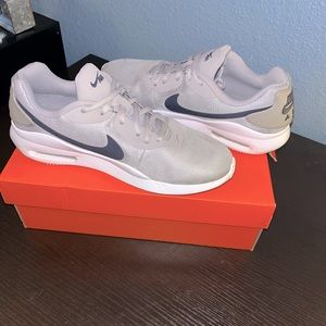 Nike Air Mens 8 Womens 9.5 Grey